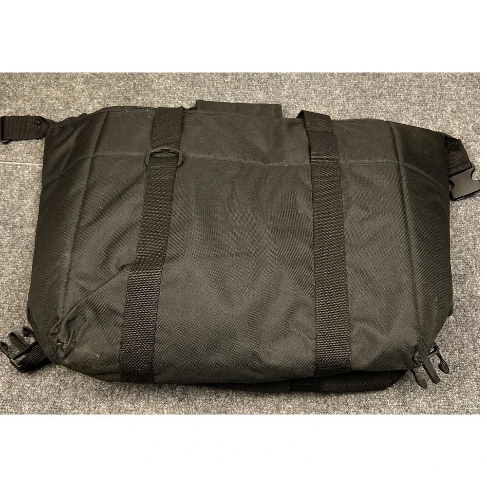 Buc-ee's 24 Can Cooler Bag Black Insulated Tote Beaver Logo Travel Road Trip